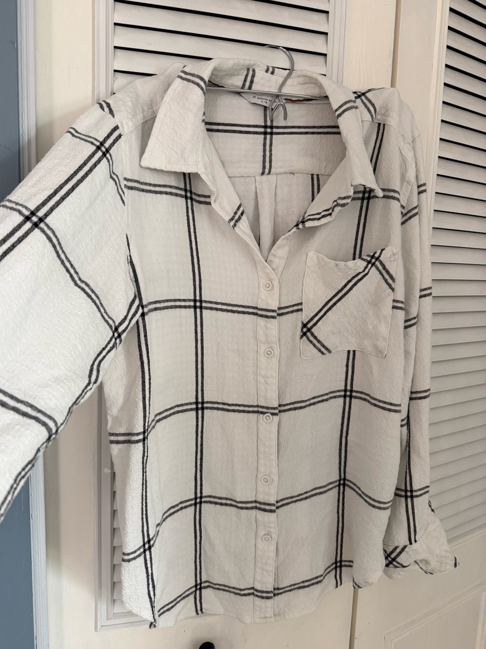 Denver Hayes White Button-Down Plaid Shirt with Black Lines